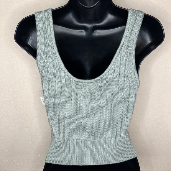 NEW Small Le Lis Green Wool Blend Crop Top Knit Sleeveless Tank Top Scoop Neck - Picture 5 of 10